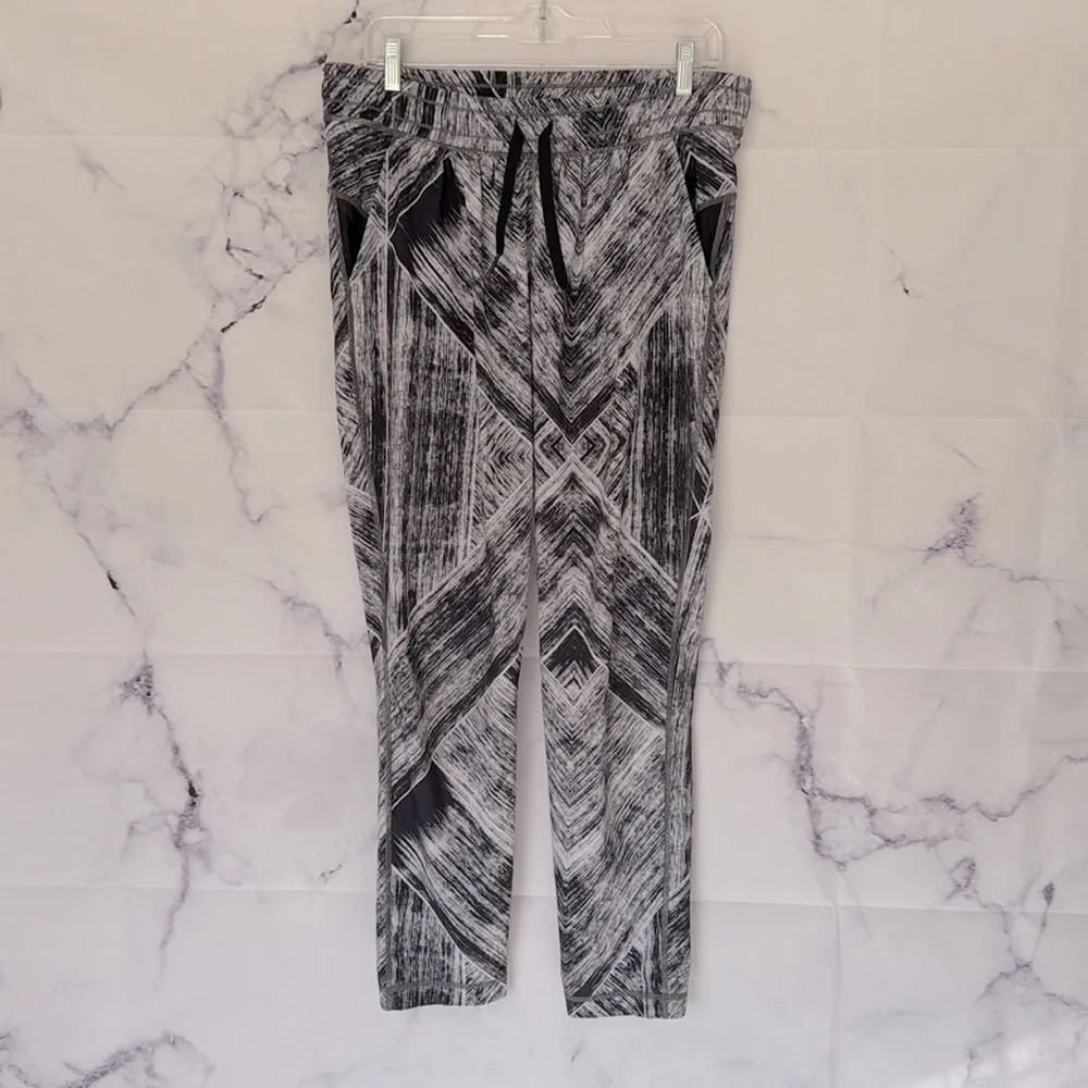 LULULEMON Jet Crop Full-On Luon Heat Wave White Black Size 6
